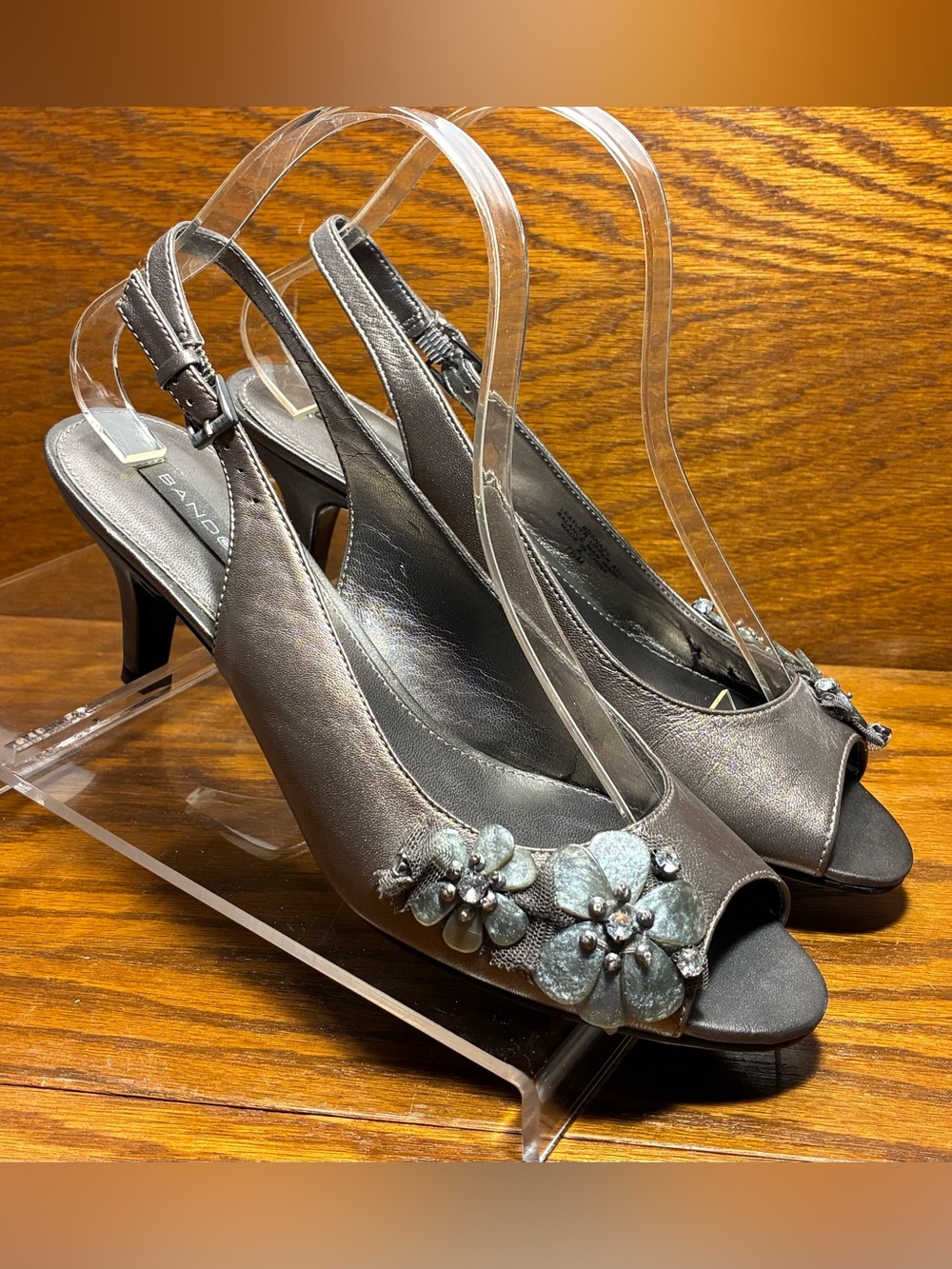 Bandolino Crystal Floral Applique Metallic Pewter Peep Toe Slingback Heels 7.5